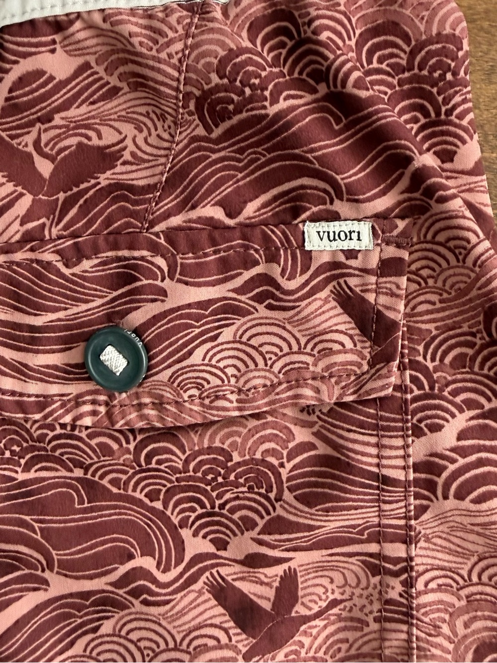 Vuori Red Wave Print Boardshorts Swim Trunks Surf Coastal Beachcore sz 32 - Picture 5 of 5